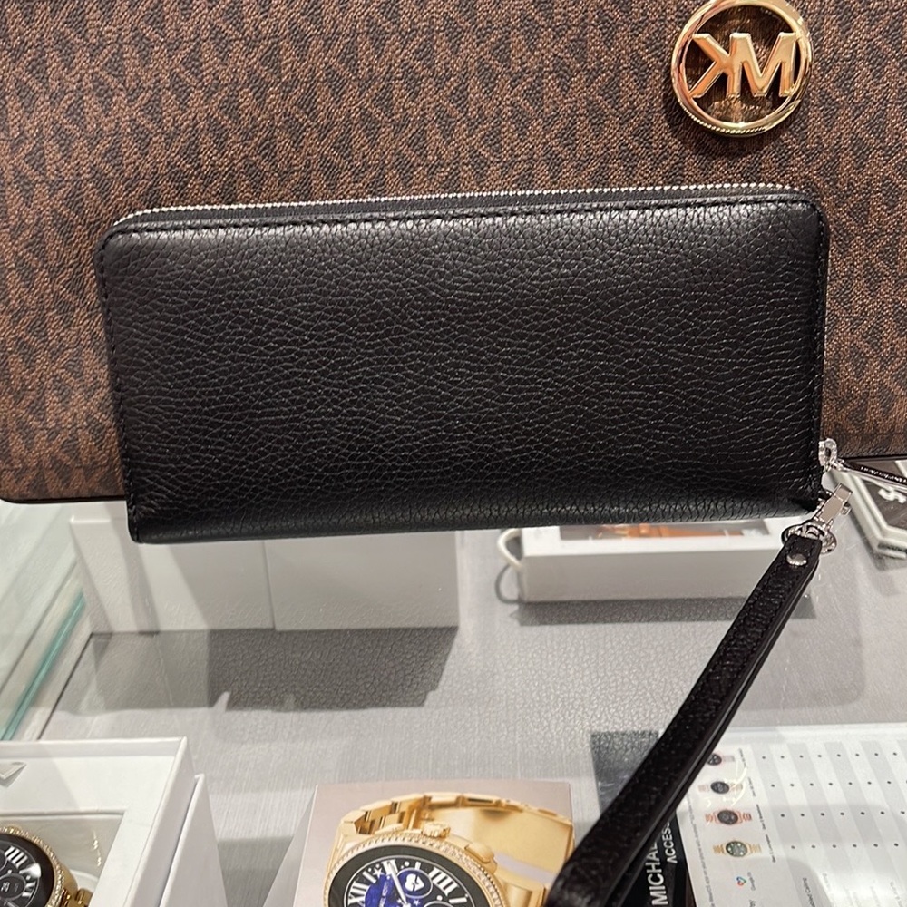 MICHAEL KORS LARGE TRAVEL CONTINENTAL WRISTLET WALLET PHONE HOLDER BLACK /Silver - Picture 14 of 16
